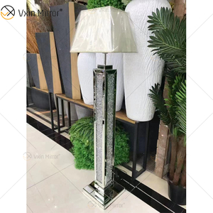 Sala de estar clásica Lámpara de pie de piso de diamante triturado moderno plateado con lámpara de espejo de pantalla
