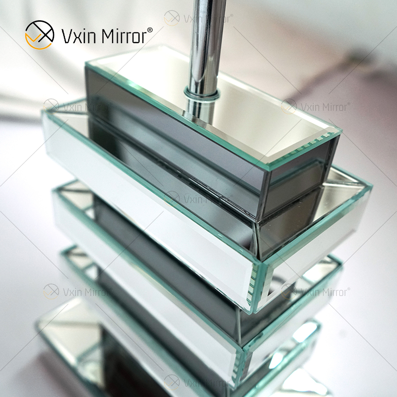 Venta al por mayor WXL-001 Modern Silver Grey Mirrored Lamp Table White Shade para lámpara de espejo de dormitorio