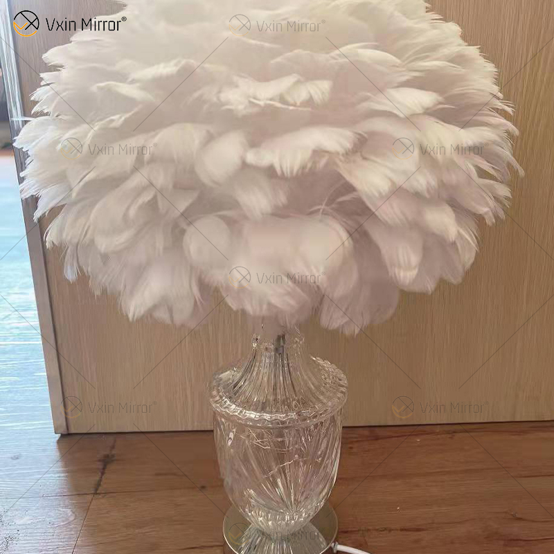Lámpara de mesa de cristal de plumas preciosas de suministro de fábrica con LED para dormitorio