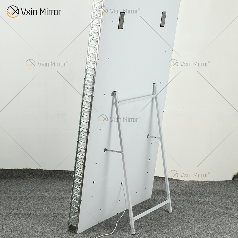 Mosaico LED inclinado Rectángulo Espejo de piso Cristal envolvente Espejo de cuerpo completo Espejo de tocador para dormitorio Sala de estar