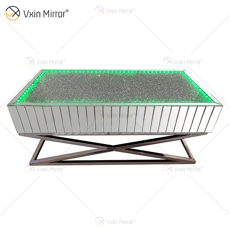 Venta caliente WXF-582 Muebles de diamante triturado de plata con soporte de acero inoxidable con altavoz y mesa de centro LED de diente azul