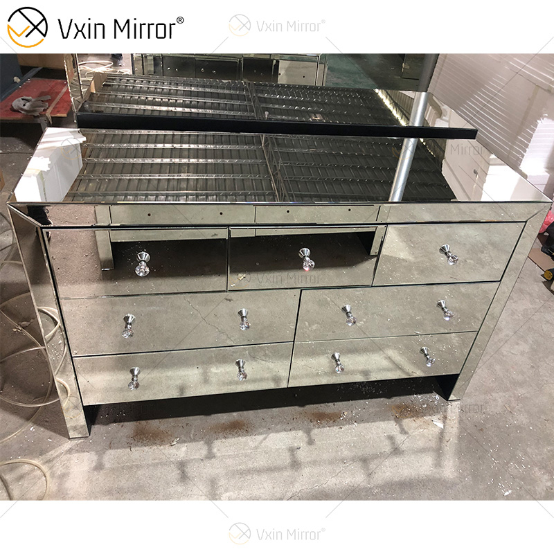 Gabinete de estilo clásico WXF-817 Cajones Muti modernos plateados Armario espejado Tamaño personalizado