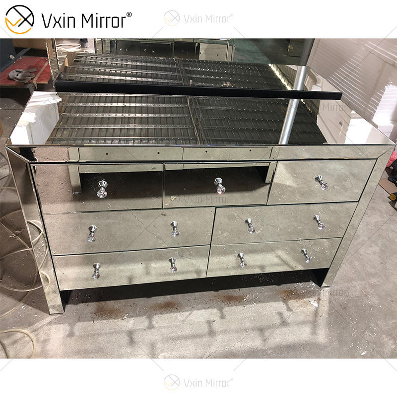 Gabinete de estilo clásico WXF-817 Cajones Muti modernos plateados Armario espejado Tamaño personalizado