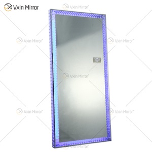 Mosaico LED inclinado Rectángulo Espejo de piso Cristal envolvente Espejo de cuerpo completo Espejo de tocador para dormitorio Sala de estar